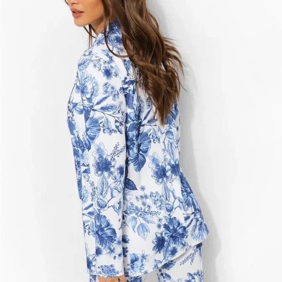 BooHoo Flower Blue & White 2 Piece Suit NWOT - Picture 8 of 8